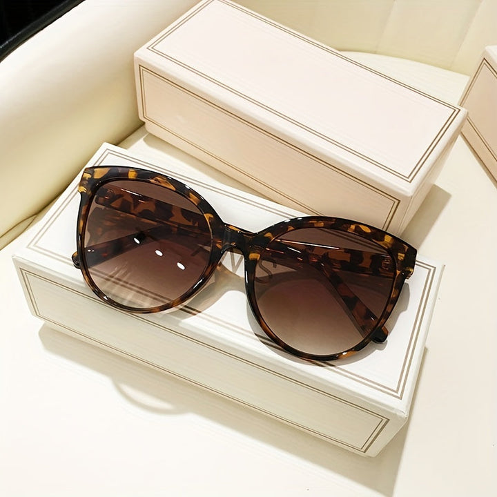 Luxury Cat-Eye Sunglasses for Women – Oversized and Stylish for Sunny Days