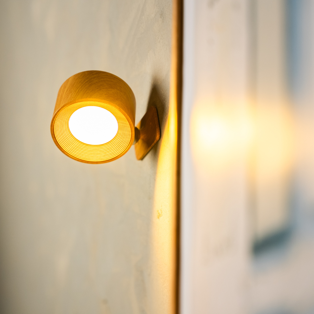Cordless LED Wall Light with 360° Rotation, Touch Dimming, 3 Light Colors and USB-C Battery