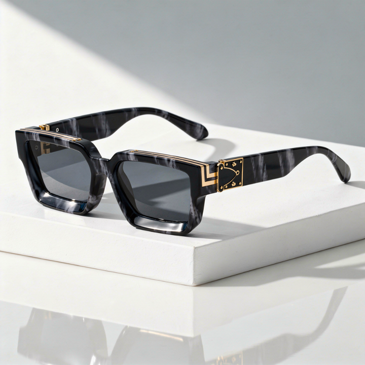 Square Sunglasses with Gold-Coloured Hinge and UV400 Protection