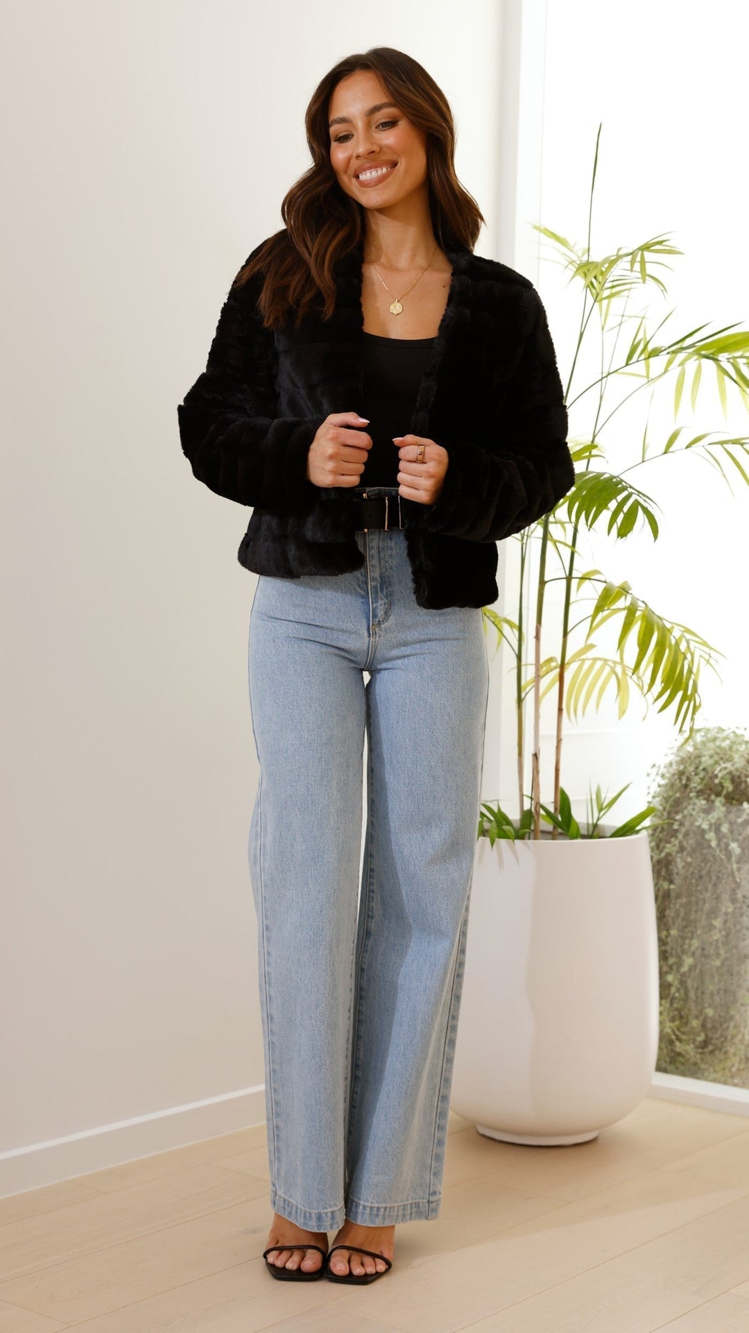 Luxurious Women's Cropped Jacket – Veloura