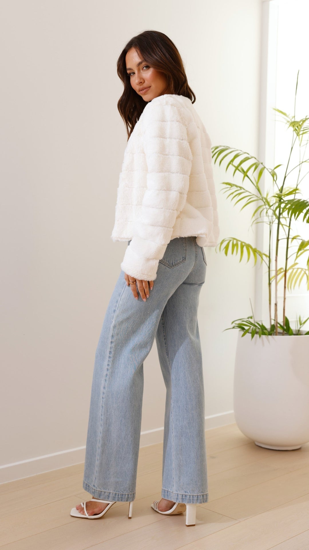 Luxurious Women's Cropped Jacket – Veloura