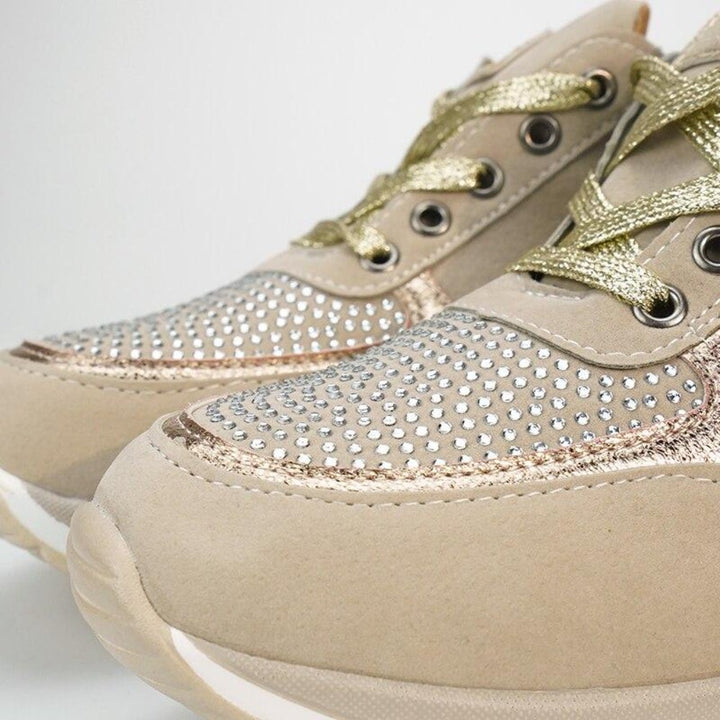 Comfortable women's shoes with arch support and non-slip sole