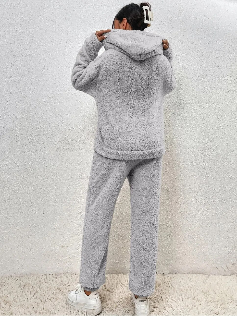 Ultra-Comfortable Teddy Hooded Housesuit Cozy Elegance for Relaxed Moments