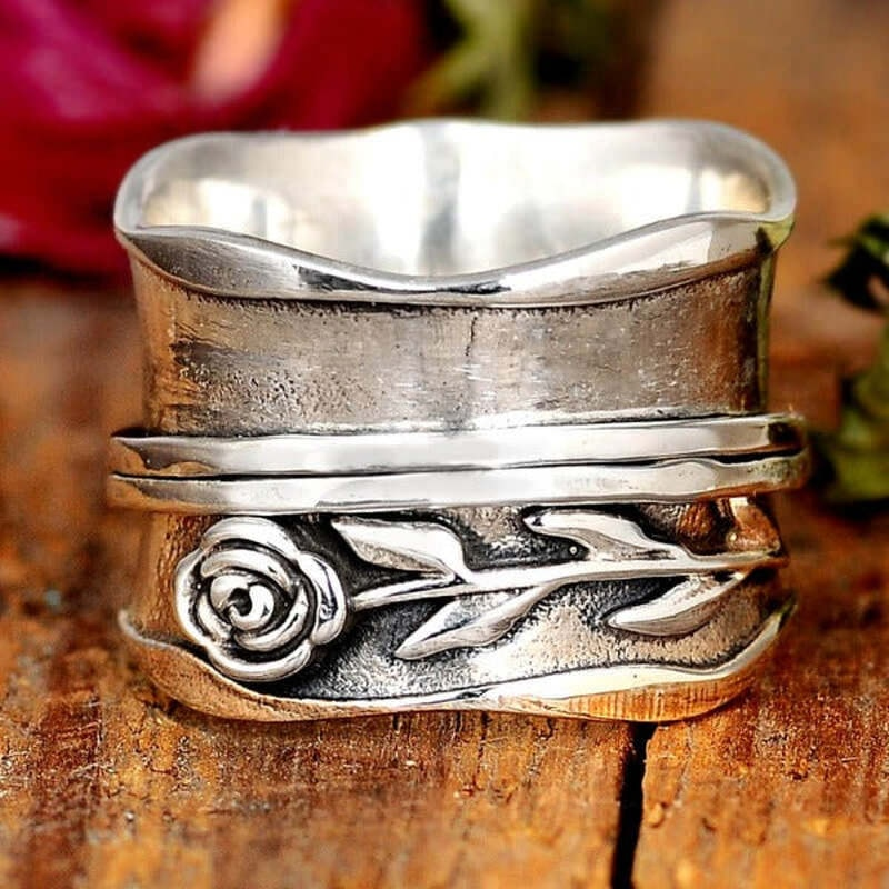 Handcrafted Silver Flower Ring - Lila