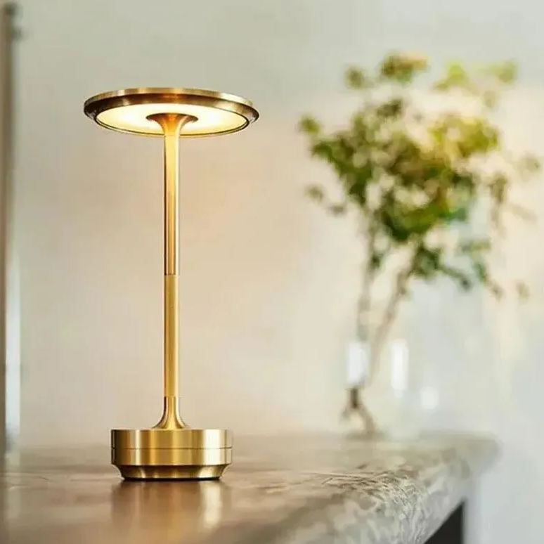 Simple Charging Wireless Table Lamp
