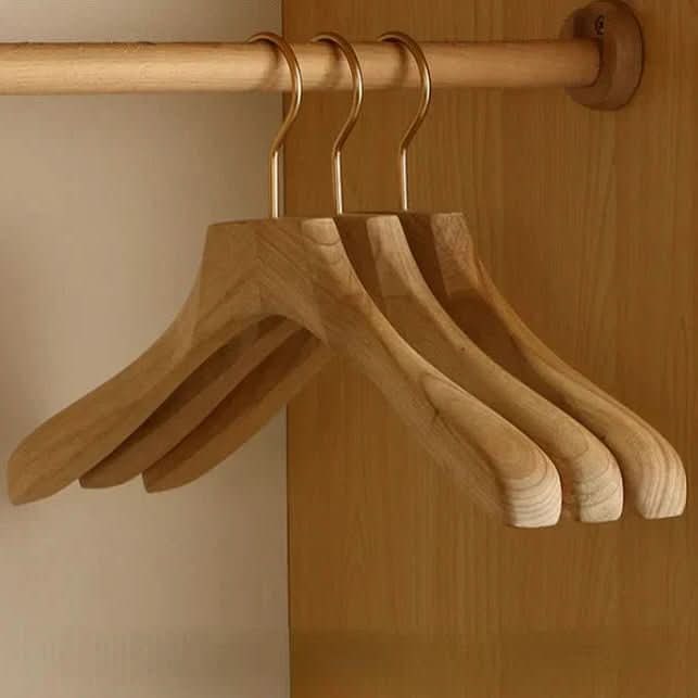 Wooden Hangers with Shoulders and Bar for Suits and Coats